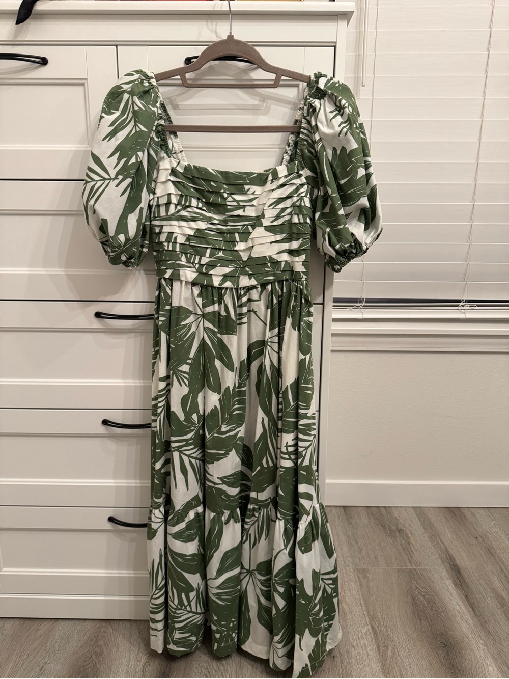 Abercrombie & Fitch White and Green Leaf-Print Puff-Sleeve Maxi Dress